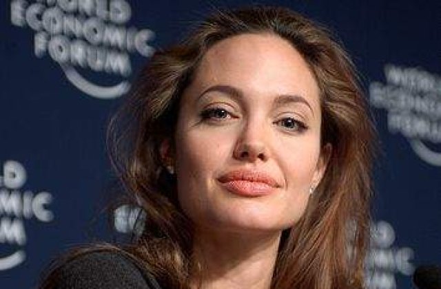 L-a inselat Angelina pe Brad cu Lady Gaga?