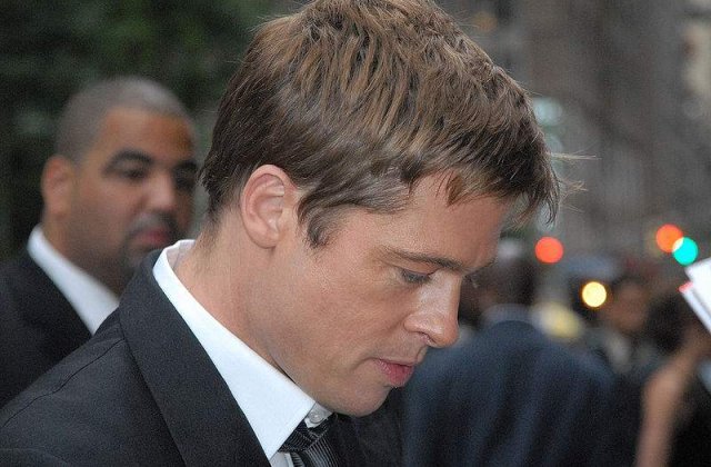 Brad Pitt ar putea juca in continuarea filmului "Sherlock Holmes"