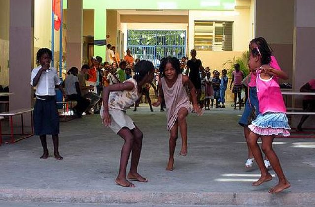 10 americani au fost arestati in Haiti pentru trafic cu copii