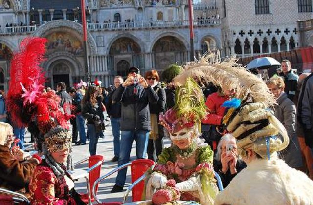 Carpatair zboara cu tarife incepand de la 35 euro la carnavalurile europene