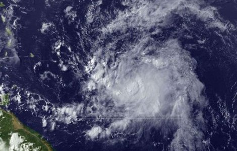 Furtuna tropicala Flossie ameninta arhipelagul Hawaii