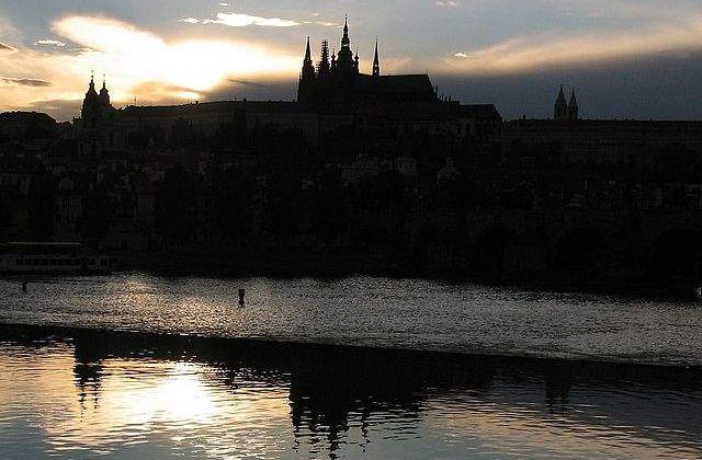 Tarom lanseaza in octombrie zboruri directe Bucuresti - Praga si retur