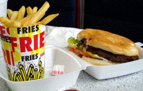 New York: Sute de angajati din fast-food-uri au intrat in greva