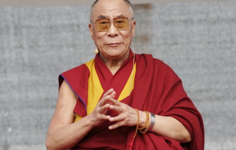 Dalai Lama i-a transmis condoleanțe reginei Elisabeta a II-a