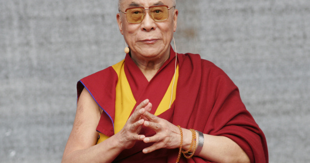 Dalai Lama i-a transmis condoleanțe reginei Elisabeta a II-a