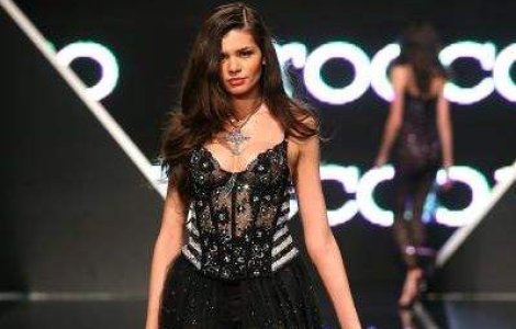 Moni, actrita la Bollywood