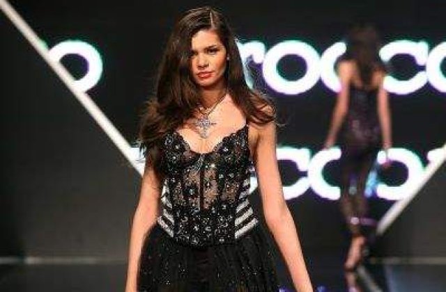 Moni, actrita la Bollywood