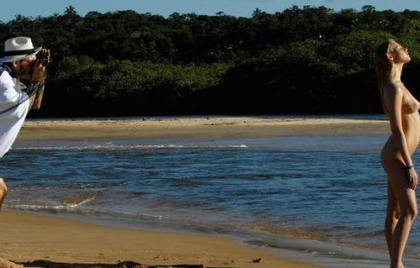  Video  Making Of: Calendarul Pirelli 2010