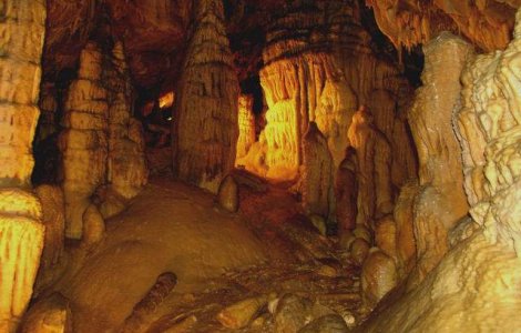 Pestera Tausoare, cea mai lunga din Carpatii Orientali, va fi deschisa