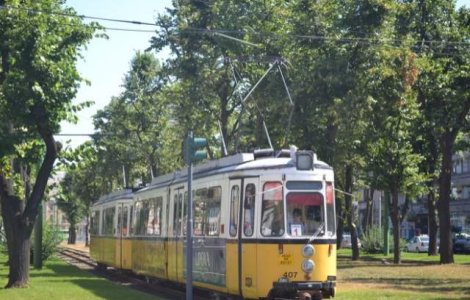 Doua tramvaie s-au ciocnit la Arad, o pasagera si un vatman fiind raniti