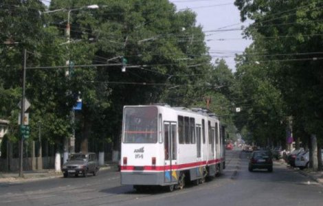 Opt persoane, ranite usor dupa ce doua tramvaie s-au ciocnit in Capitala