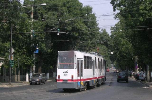 Opt persoane, ranite usor dupa ce doua tramvaie s-au ciocnit in Capitala