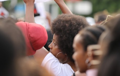 Proteste în SUA după ce un tânăr a fost împuşcat mortal de poliţie