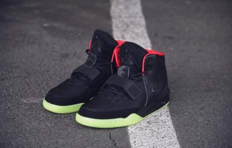 Licitație pentru pantofii de sport ai rapperului Kanye West. Cât costă aceștia