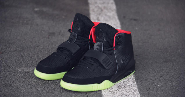 Licitație pentru pantofii de sport ai rapperului Kanye West. Cât costă aceștia