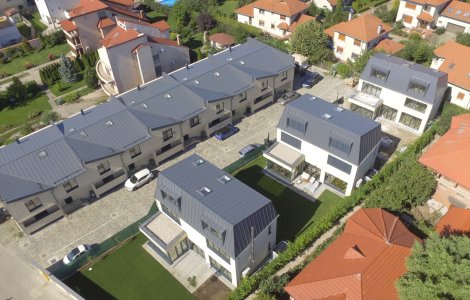 Cover Grup Construct: Românii se mută la curte, pe fondul crizei sanitare