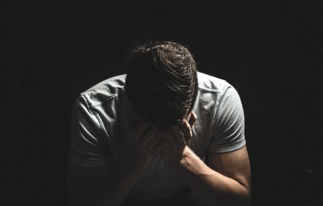 Franța va oferi consiliere psihologică gratuită tinerilor afectați de pandemie