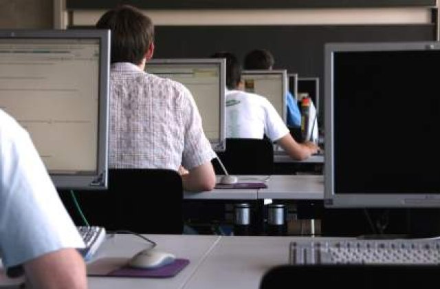 Bucuresti: Studentii la doctorat nu-si primesc bursele