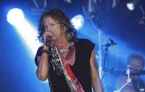 Steven Tyler vrea sa-si opreasca colegii din Aerosmith sa cante fara el