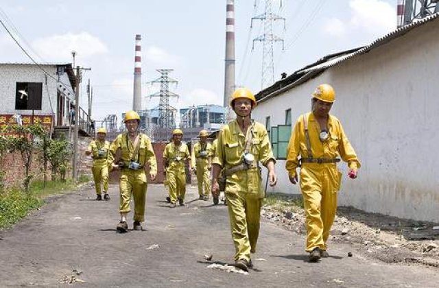 O firma a pacalit peste 50 de chinezi sa plateasca 8.400 de euro pentru a munci in Romania