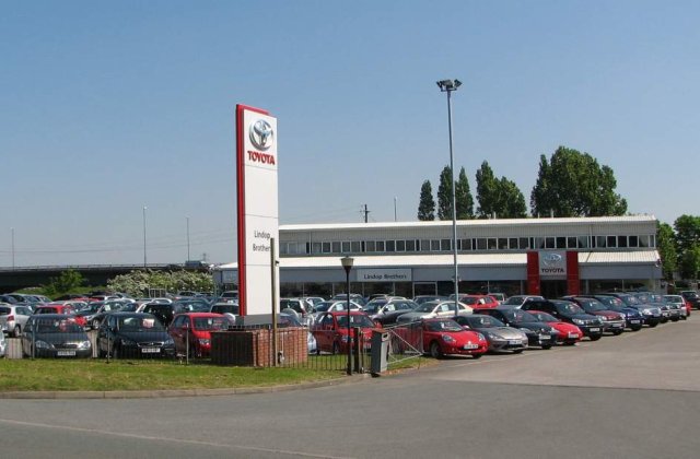 Toyota are din nou necazuri: Soferii de Prius reclama probleme cu franele