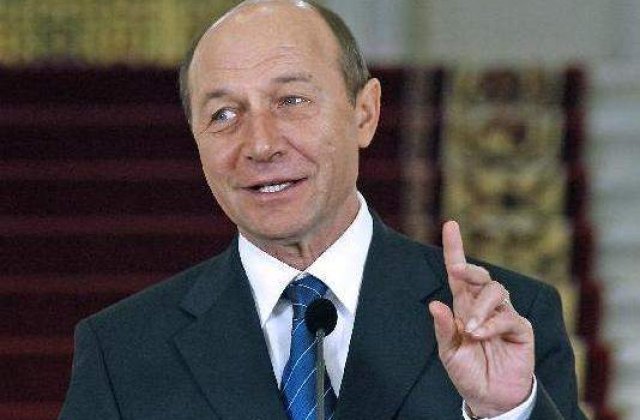 Basescu: Taxele consulare pentru cetatenii Republicii Moldova trebuie reduse