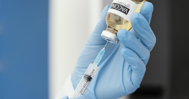 Vaccinarea prin centrele mobile începe miercuri, cu doze Moderna