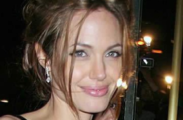 Angelina Jolie vrea sa-l seduca pe Johnny Depp