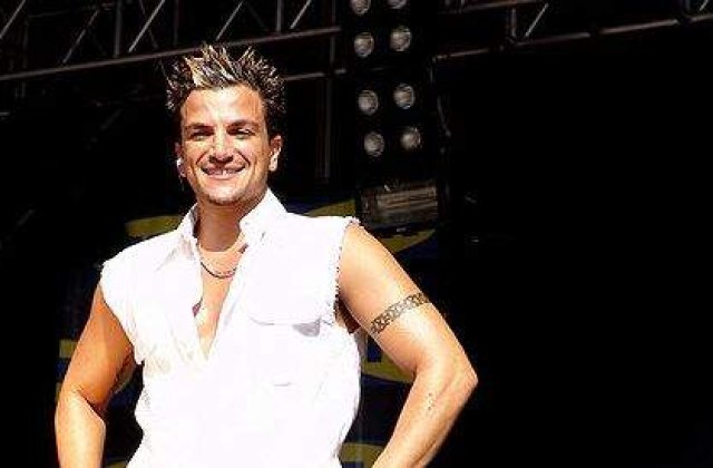 [VIDEO] Peter Andre a plans in direct la TV