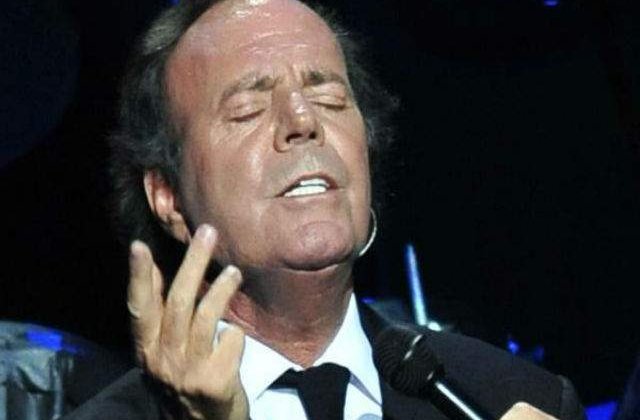 Cat vor costa biletele pentru concertul lui Julio Iglesias