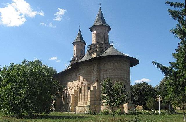 Biserica acuza BBC de manipulare: "Mai bine biserici noi si pline decat vechi si goale"