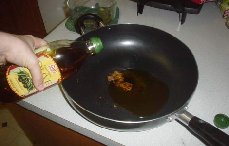 Bucuresti: Cinci persoane, dintre care doi copii, arse cu ulei incins