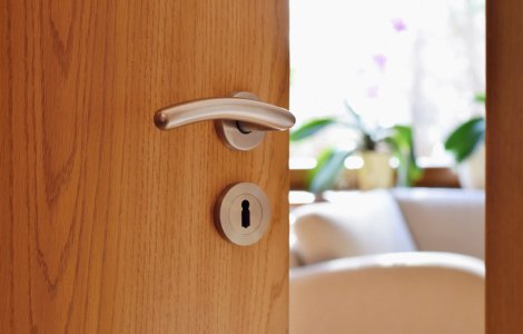  Top  De ce nu ar trebui să lăsăm ușa de la dormitor deschisă noaptea