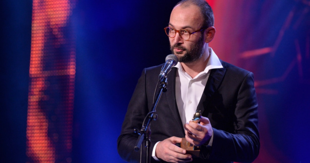 Regizorul Alexander Nanau îl critică pe Iohannis în presa germană