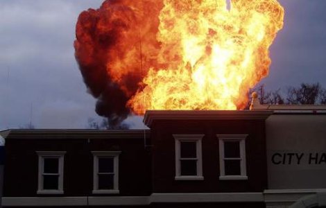 Explozie la o centrala electrica in SUA, resimtita pe o raza de 15 km