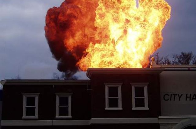 Explozie la o centrala electrica in SUA, resimtita pe o raza de 15 km