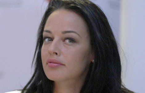 Povestea socanta a fetitei "infiate" de Andreea Raicu