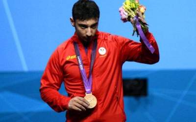 Halterofilul Razvan Martin,...