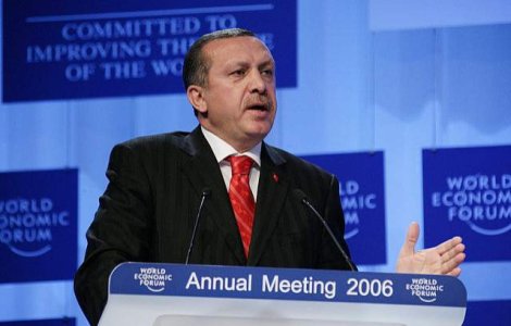 Premierul turc indeamna femeile sa aiba "cel putin trei copii"