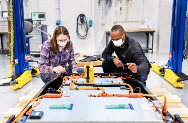 Ford va investi 185 de milioane de dolari într-un centru de dezvoltare a bateriilor mașinilor electrice