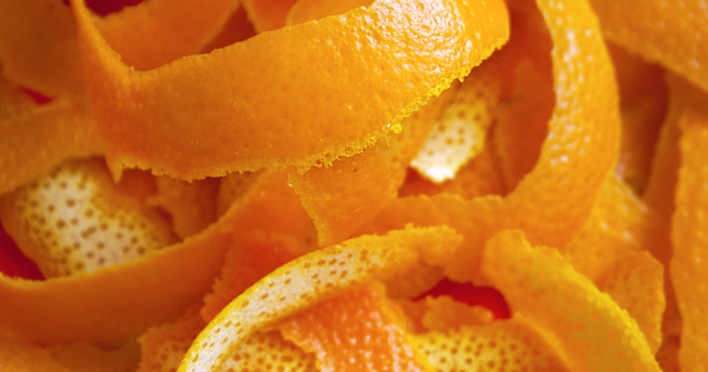  Top  Motive pentru care ar trebui să păstrezi cojile de portocală