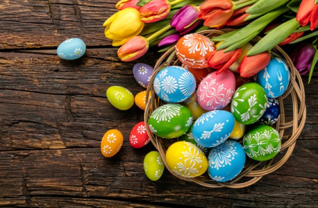 Ouă de Paște colorate natural: 4 modalități de a vopsi ouăle