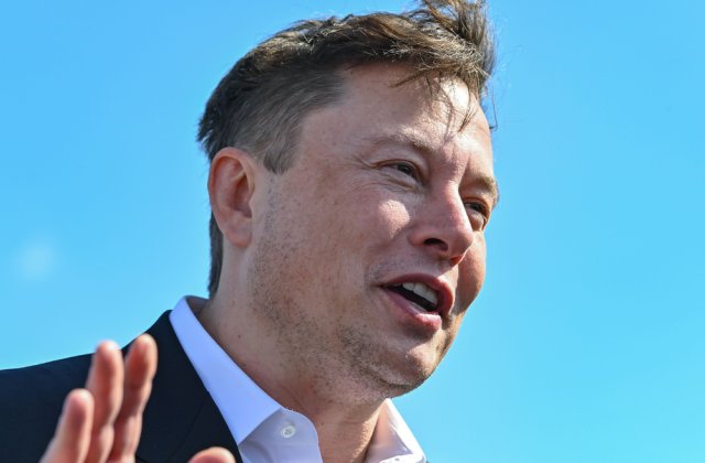 Elon Musk &icirc;l ironizează pe Jeff Bezos. Tensiunile dintre cei mai bogați oameni ai lumii cresc