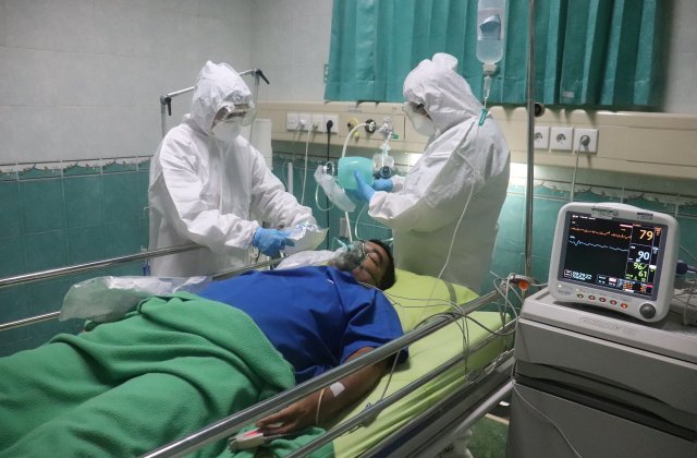 STUDIU Persoanele cu surplus de greutate, predispuse la o formă mai gravă de COVID-19
