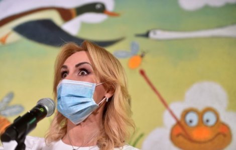 Gabriela Firea îl atacă dur pe Iohannis: „Testarea pe stadion era periculoasă, vaccinarea pe stradă e cool”