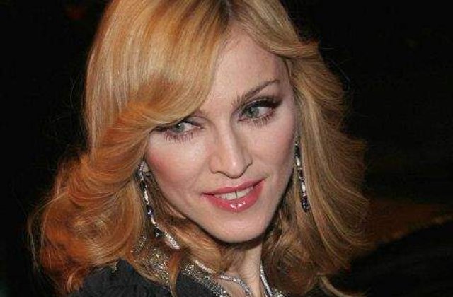 Madonna cauta o mama surogat