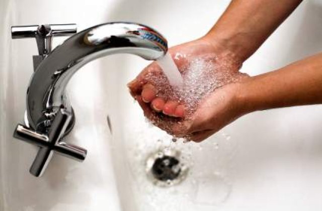 Un militar american si-a supus fetita de 4 ani la tehnici de simulare a inecului