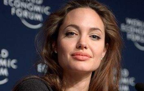 Angelina Jolie a vizitat copiii haitieni internati in spitale din Republica Dominicana