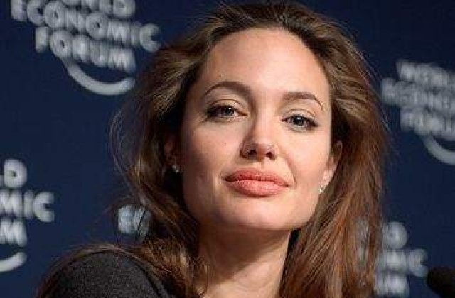 Angelina Jolie a vizitat copiii haitieni internati in spitale din Republica Dominicana