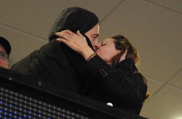 Cuplul Brangelina da in judecata tabloidul care "i-a despartit"